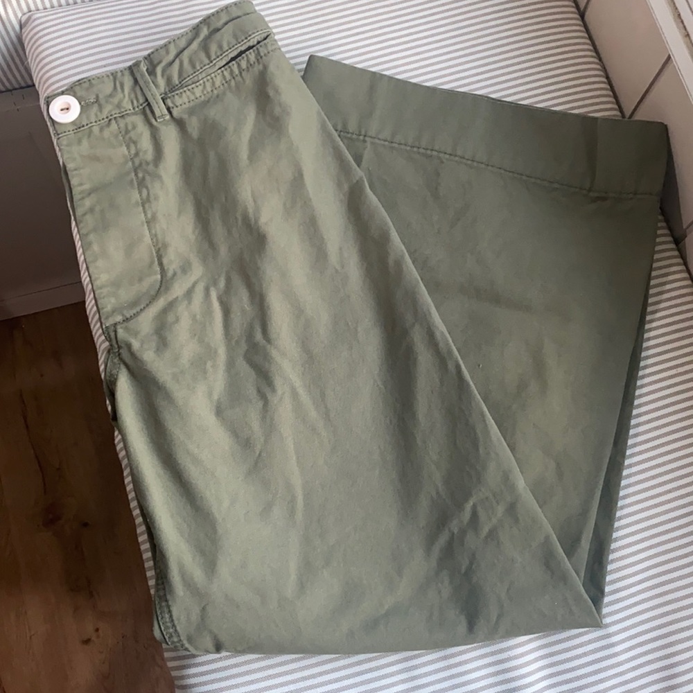 Wide leg green crop pants size 25